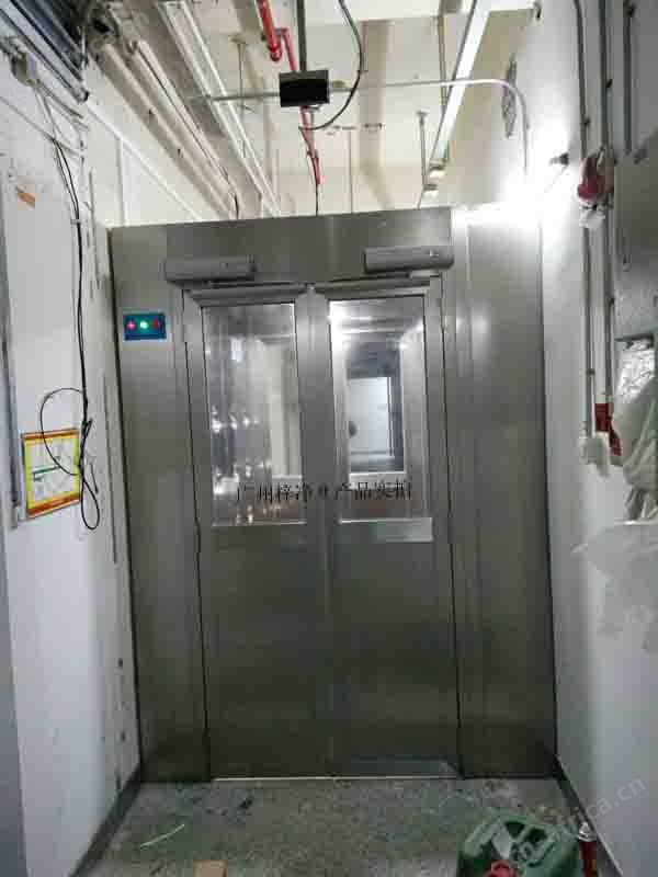 全自动风淋室又称全自动感应空气吹淋室或者全自动感应吹淋器